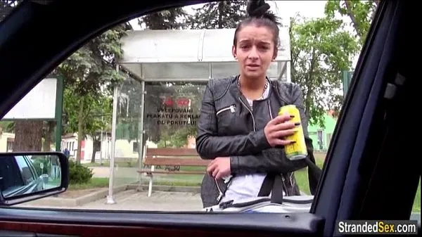 새로운 Euro teen Vanessa rides a cock home 에너지 동영상