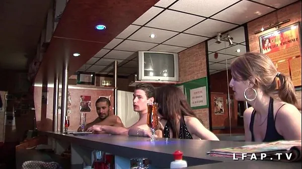 Nuevos videos de energía 2 jovencitas y guapas francesas se van a desmontar en un club libertino