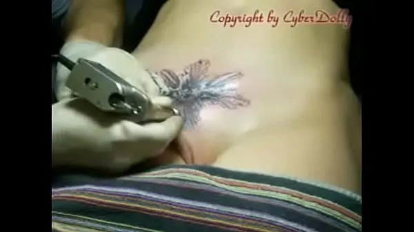 Nieuwe tattoo created on the vagina energievideo's