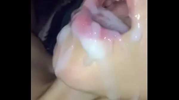 Νέα βίντεο Teen takes massive cum in mouth in slow motion ενέργειας