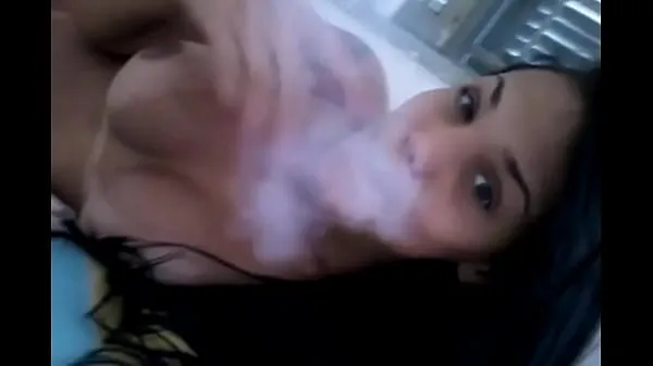 New Novinha gostosa caiu no whatsapp Fumando energy Videos