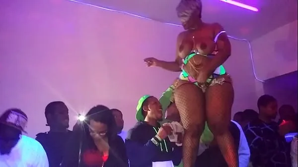 Video energi Cherokee D'ass Performs At QSL Halloween Strip Party in North Phila,Pa 10/31/15 baru