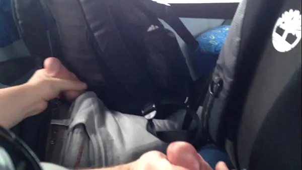 Novos vídeos de energia jacking between males on the bus