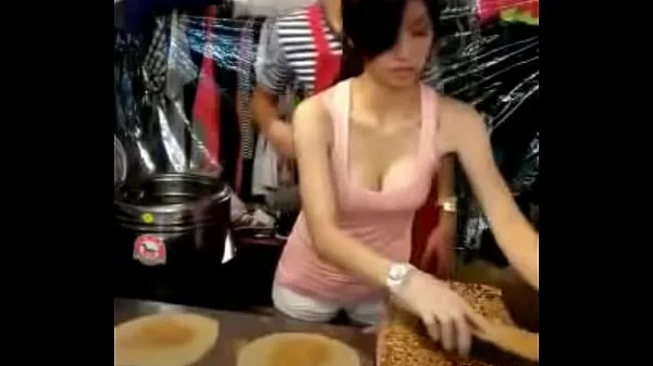 مقاطع فيديو جديدة للطاقة Taiwanese milf sell pancake