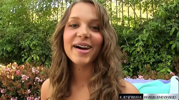 Video Teen Liza Rowe gets hardcore creampie big cock năng lượng mới