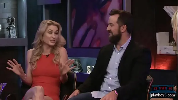 Novos vídeos de energia Talk show about sex talks about having sex in public