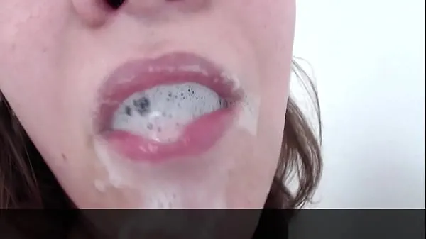 Video energi BBW Blows HUGE Spit Bubbles Deepthroat Dildo baru