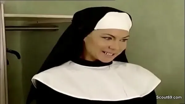 วิดีโอพลังงานPrister fucks convent student in the assใหม่