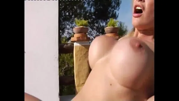 مقاطع فيديو جديدة للطاقة Italian pornstar with big tits fucked hard on the sun