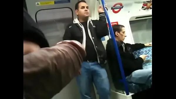 نئی Mostrando o pau no metrô توانائی کی ویڈیوز