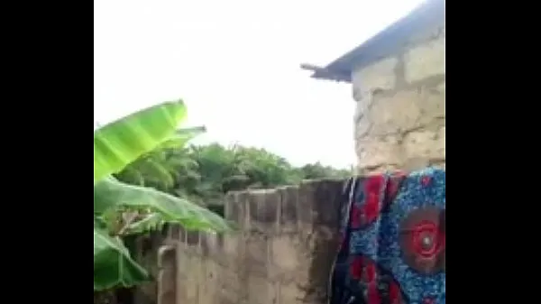 新african babe taking bath能源视频