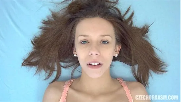 Nová Redhead Girl Rubbing Big Lips Pussy energetika Videa