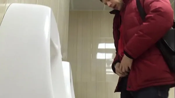 새로운 Spy Russian big dicks at urinal 에너지 동영상