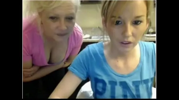 Nieuwe step MOTHER AND SHOW TITS ON CAM energievideo's