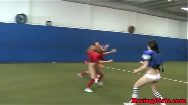 مقاطع فيديو جديدة للطاقة Hazing lesbos licked out on the soccer field