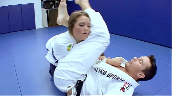 Νέα βίντεο Horny Karate students fucks with her trainer after a good karate session ενέργειας