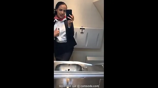 Nieuwe latina stewardess joins the masturbation mile high club in the lavatory and cums energievideo's