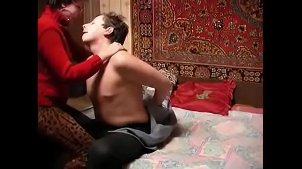 Nové videá o Russian mature and boy having some fun alone energii