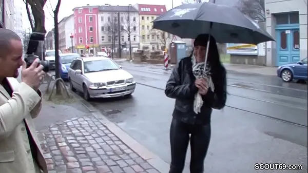 Neue Teeny is approached on the street and fucked for moneyEnergievideos