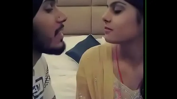 新Punjabi boy kissing girlfriend能源视频