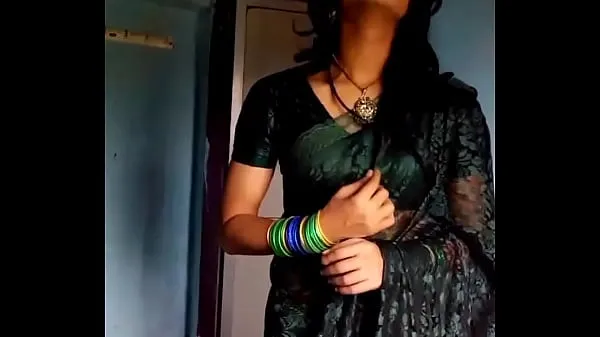 Νέα βίντεο Crossdresser in green saree ενέργειας