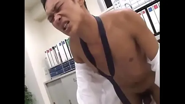 نئی Suited Asian stud getting blown in his office توانائی کی ویڈیوز