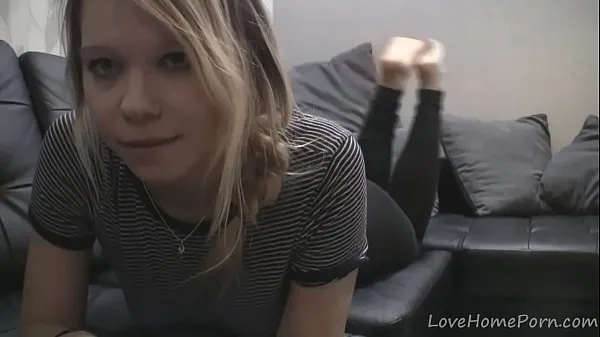 Nya Cute blonde bends over and masturbates on camera energivideor