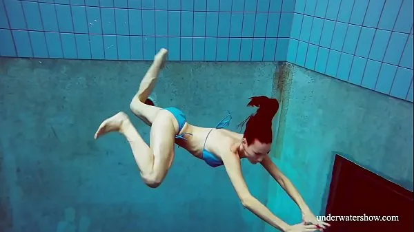 Video energi Blue Bikini tight pussy Martina underwater baru