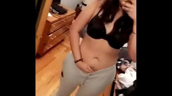 Nya babe teasing by showing her hot body and doing dabsmash energivideor