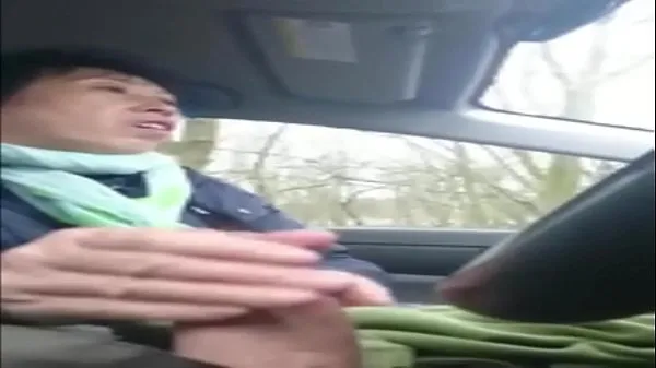 Nieuwe Ugly mature neighbor paid for masturbation in the car energievideo's