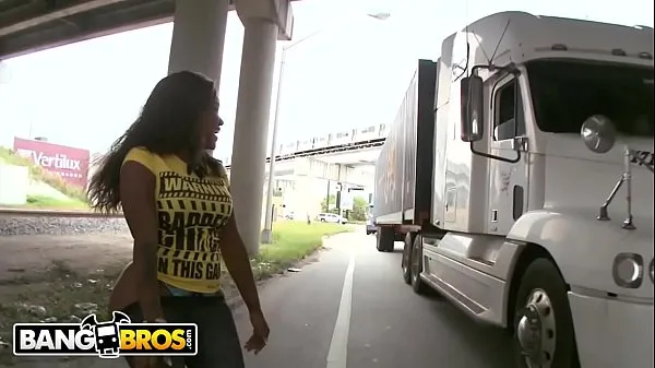 New BANGBROS - Black Babe Diamond Mason Walks Around Streets Of Miami Showing Off Her Big Ass energy Videos