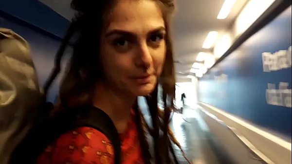 Nieuwe Dread Hot masturbating her boyfriend on a plane energievideo's