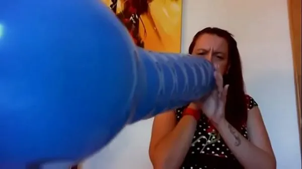 مقاطع فيديو جديدة للطاقة Hot balloon fetish video are you ready to cum on this big balloon