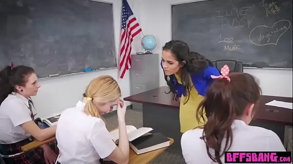 مقاطع فيديو جديدة للطاقة Lesbian teen BFFs fingering their hot tied teacher