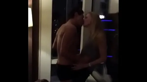 مقاطع فيديو جديدة للطاقة Blonde wife shared in a hotel room