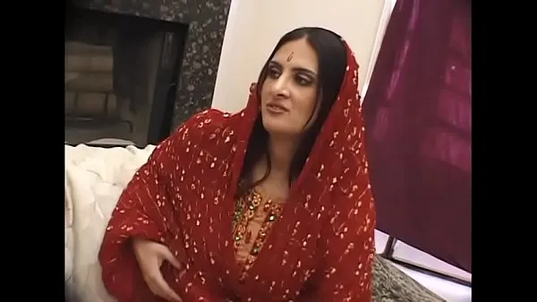 Novi videoposnetki Indian Bitch at work!!! She loves fuck energije