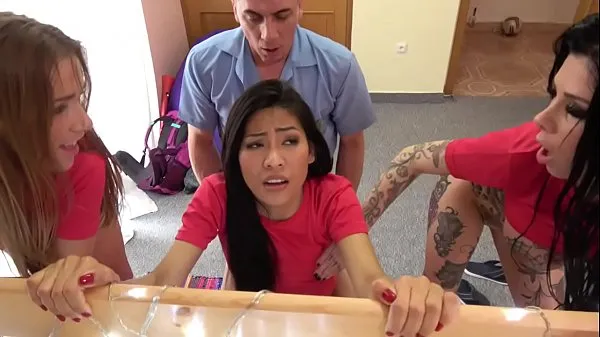 新Fake Hostel Italian Thai and Czech soccer babes squirting in crazy orgy能源视频