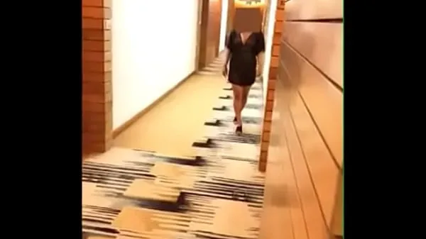 Nová showing her breast & pussy at hotel lobby energetika Videa