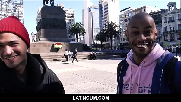 새로운 Latino Boy With Tattoos From Buenos Aires Fucks Black Guy From Uruguay 에너지 동영상
