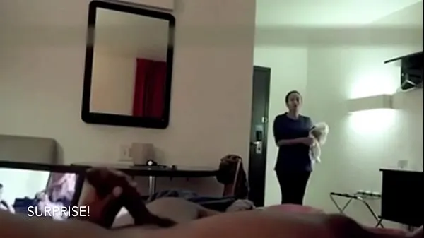 Video tenaga Hotel Maid Catches Him Jerking and Watches Him Cum baharu