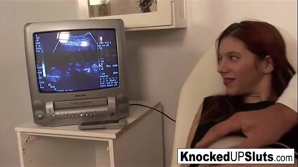 Nieuwe Knocked up redhead sucks and fucks in the doctor's office energievideo's