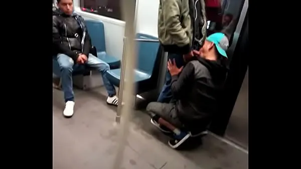 새로운 Blowjob in the subway 에너지 동영상