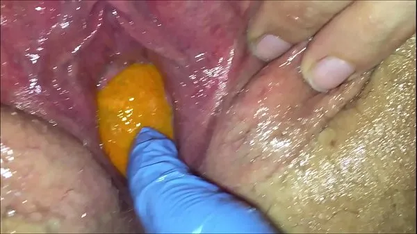 New Tight pussy milf gets her pussy destroyed with a orange and big apple popping it out of her tight hole making her squirt energi videoer