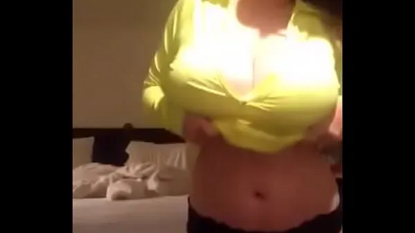 Nieuwe Hot busty blonde showing her juicy tits off energievideo's
