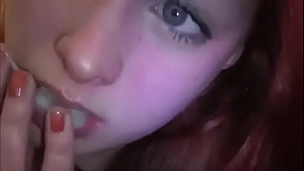 새로운 Married redhead playing with cum in her mouth 에너지 동영상
