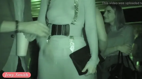 Nové videá o Jeny Smith naked in a public event in transparent dress energii