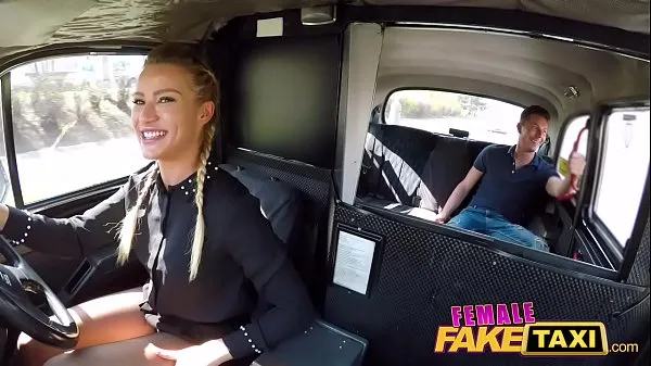 مقاطع فيديو جديدة للطاقة Female Fake Taxi Horny blonde driver Cherry Kiss recognises studs cock