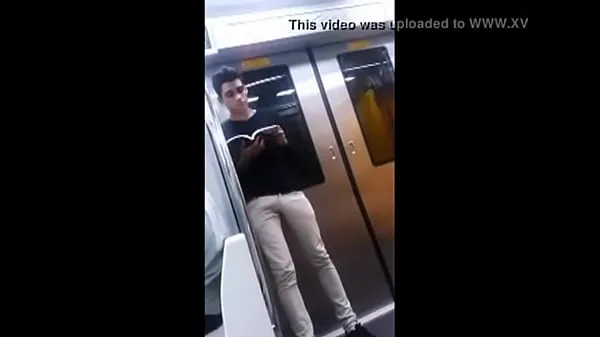 วิดีโอพลังงานHung guy in metroใหม่