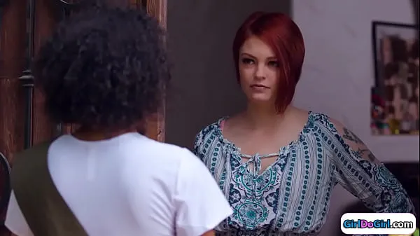 Nové videá o Redhead opens the door and sees her ebony gf dressed up as a girl invites her in and they start her black gf sucked on her tits shes pussy girl scout facesits her until she move into a 69er to lick and rub energii