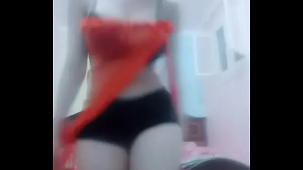 Nová Exclusive dancing a married slut dancing for her lover The rest of her videos are on the YouTube channel below the video in the telegram group @ HASRY6 energetika Videa